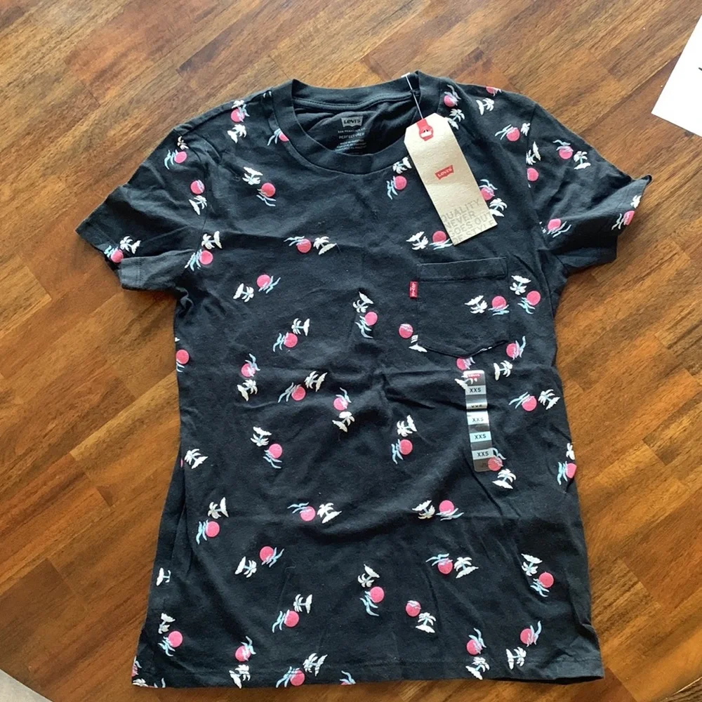 Levi’s t-shirt. Brand new! - Picture 2 of 2